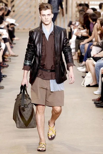 Look 5